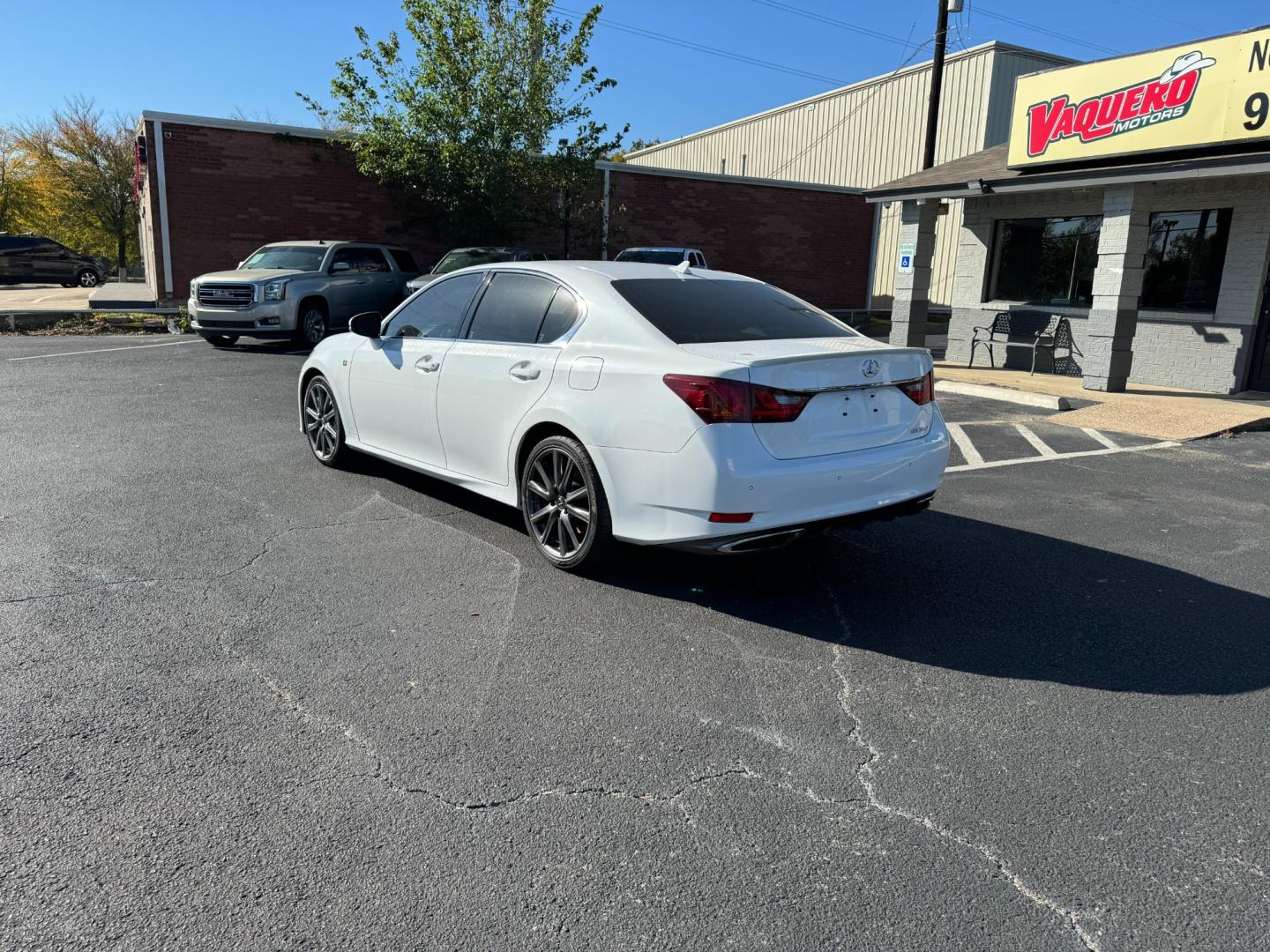 2014 Lexus GS (JTHBE1BL3E5) , located at 945 E. Jefferson Blvd, Dallas, TX, 75203, (214) 943-7777, 32.752514, -96.811630 - Photo#2